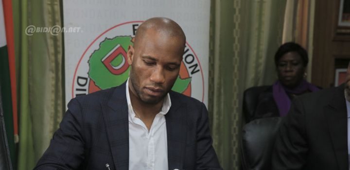 Champion de la paix, Didier Drogba promeut l&rsquo;alphabétisation numérique en Afrique